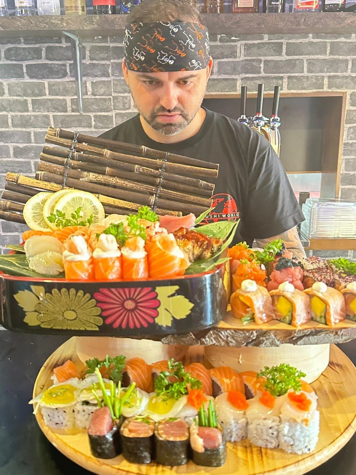 Pratos de sushi artístico para eventos
