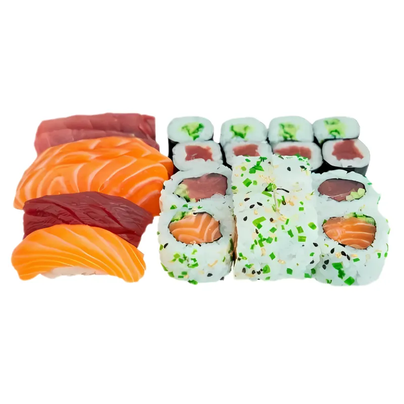 Tradicional 24 Peças - 4 - Hossomaki atum 4 - Hossomaki pepino 1 - Nigiri Atum 1 - Nigiri Salmão 4 - Uramaki Atum pepino 4 - Uramaki Salmão pepino 3- Sashimi de Atum 3- Sashimi de Salmão